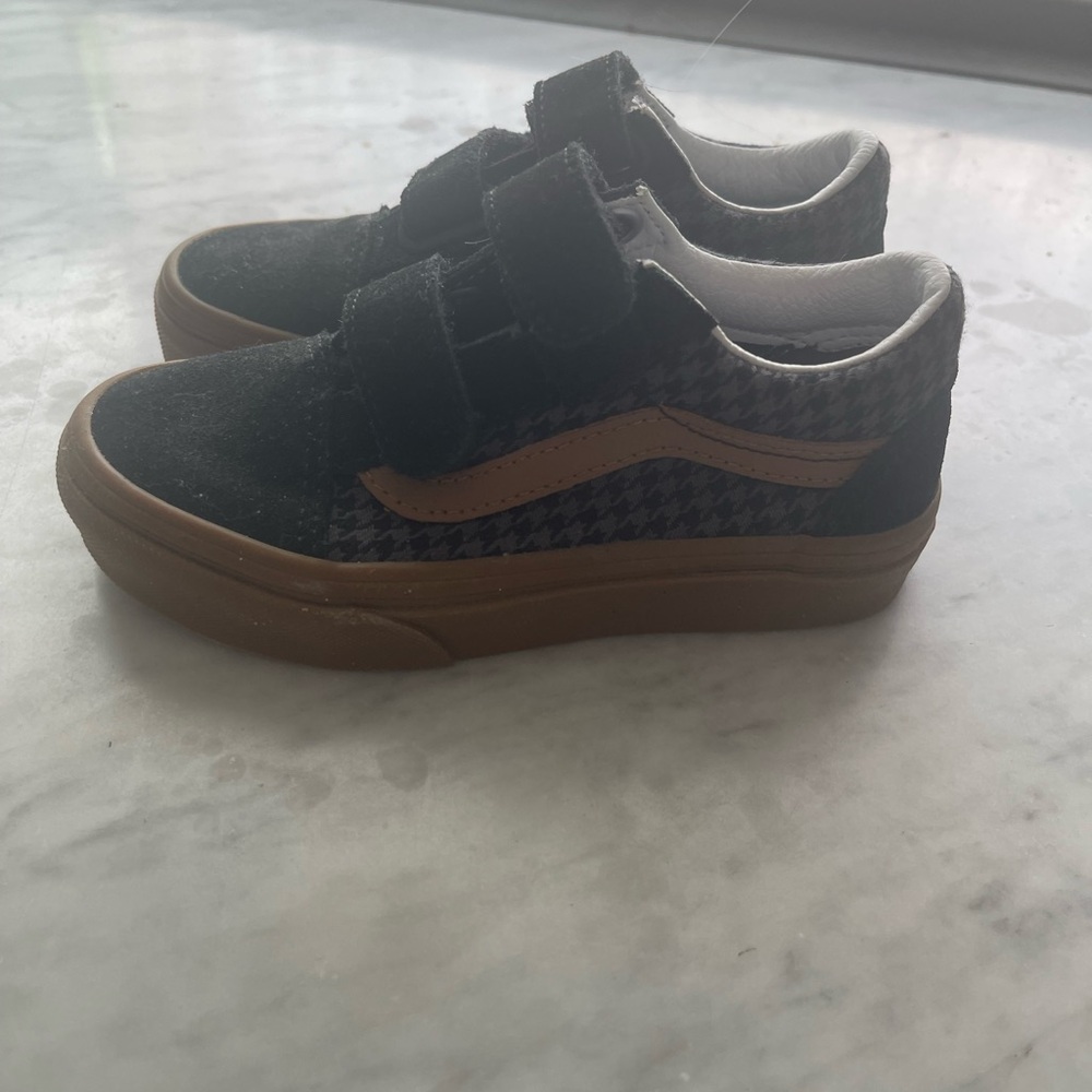 New without tags, never worn vans Velcro shoes